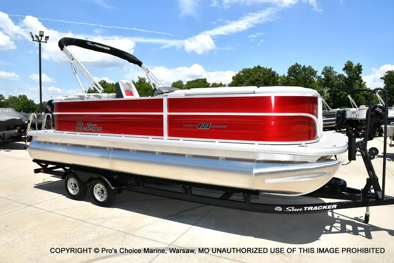 Slide: The Image of Sun Tracker Party Barge 22 DLX 2026 - 74