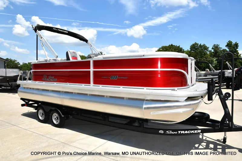 Slide: The Image of Sun Tracker Party Barge 22 DLX 2026 - 78