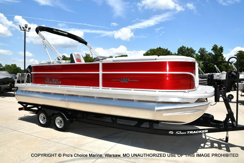Slide: The Image of Sun Tracker Party Barge 22 DLX 2026 - 79