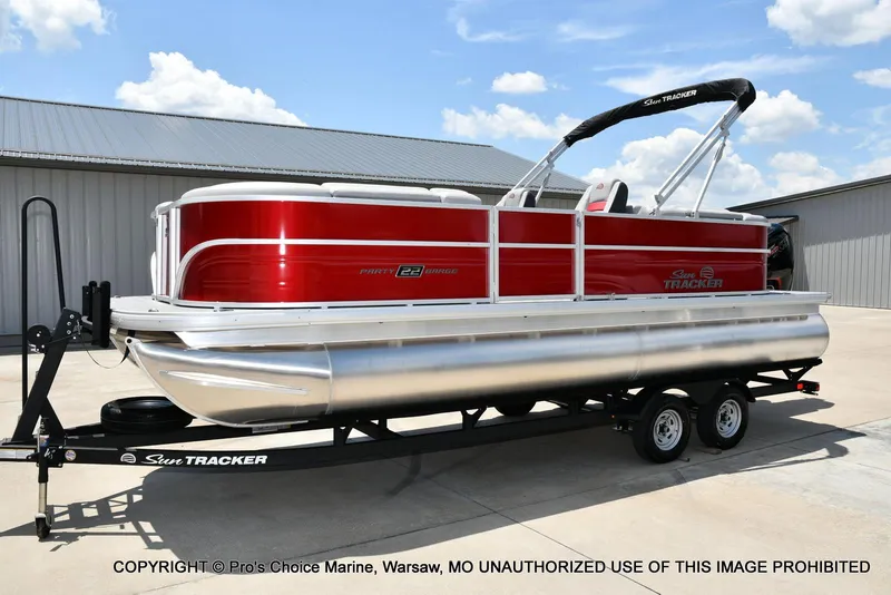 Slide: The Image of Sun Tracker Party Barge 22 DLX 2026 - 81