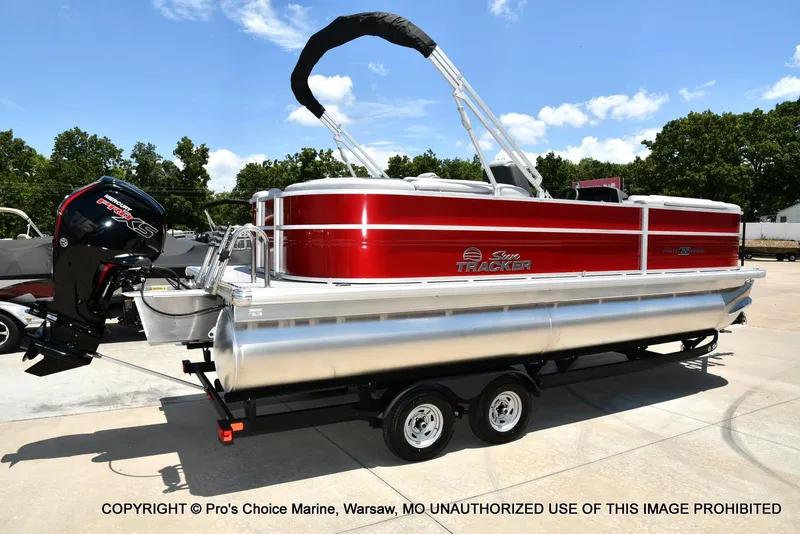 Slide: The Image of Sun Tracker Party Barge 22 DLX 2026 - 82