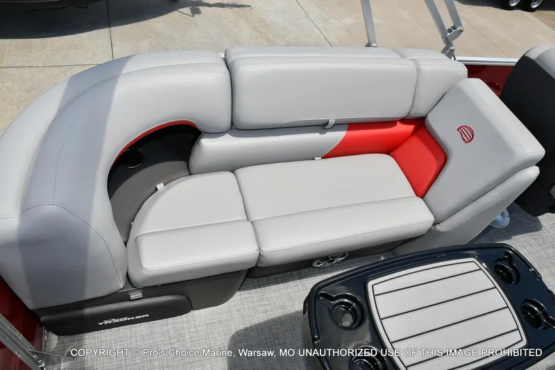 Slide: The Image of Sun Tracker Party Barge 22 DLX 2026 - 9