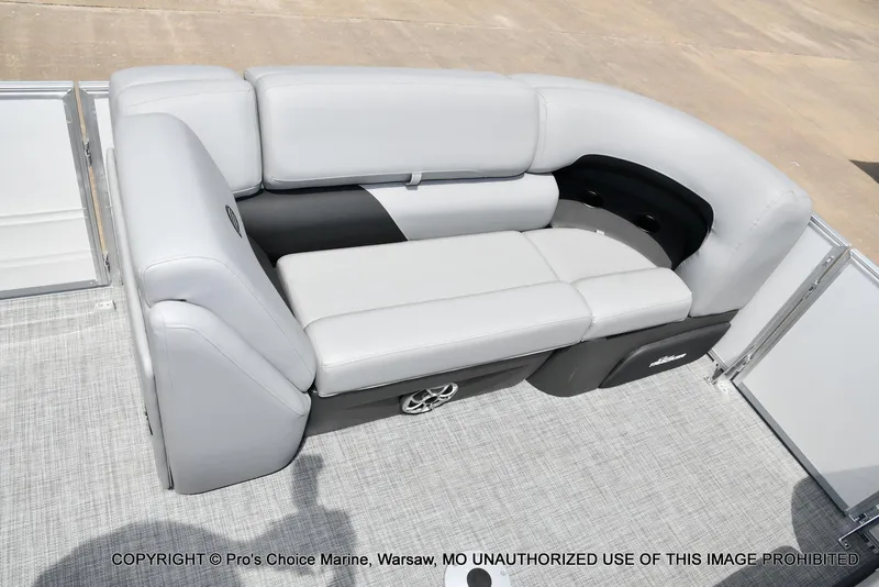 Slide: The Image of Sun Tracker Party Barge 22 DLX 2026 - 10