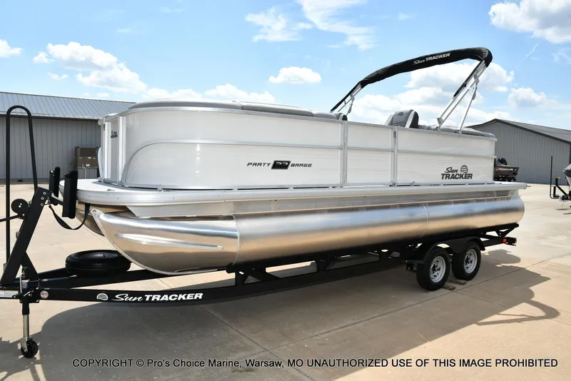 Slide: The Image of Sun Tracker Party Barge 22 DLX 2026 - 20
