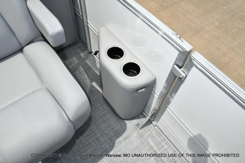 Slide: The Image of Sun Tracker Party Barge 22 DLX 2026 - 26