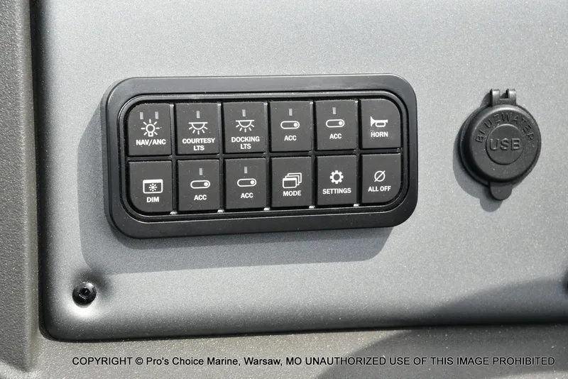 Slide: The Image of Sun Tracker Party Barge 22 DLX 2026 - 29