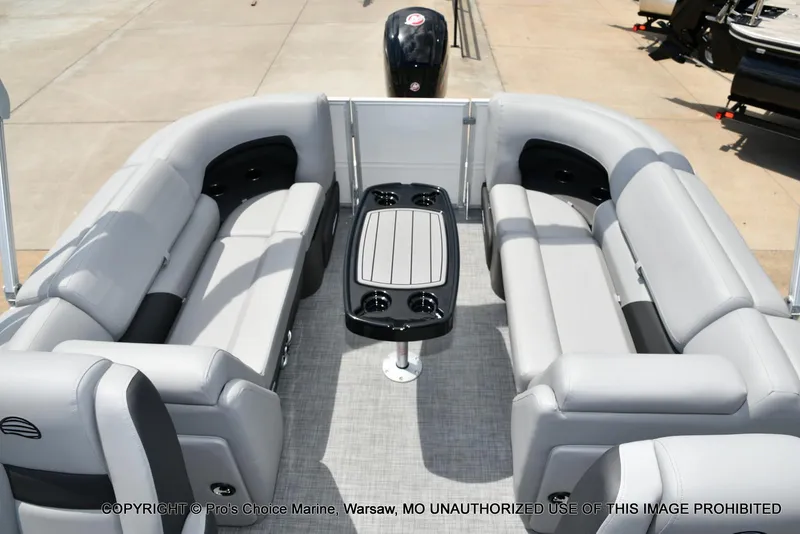 Slide: The Image of Sun Tracker Party Barge 22 DLX 2026 - 34