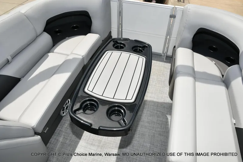 Slide: The Image of Sun Tracker Party Barge 22 DLX 2026 - 35