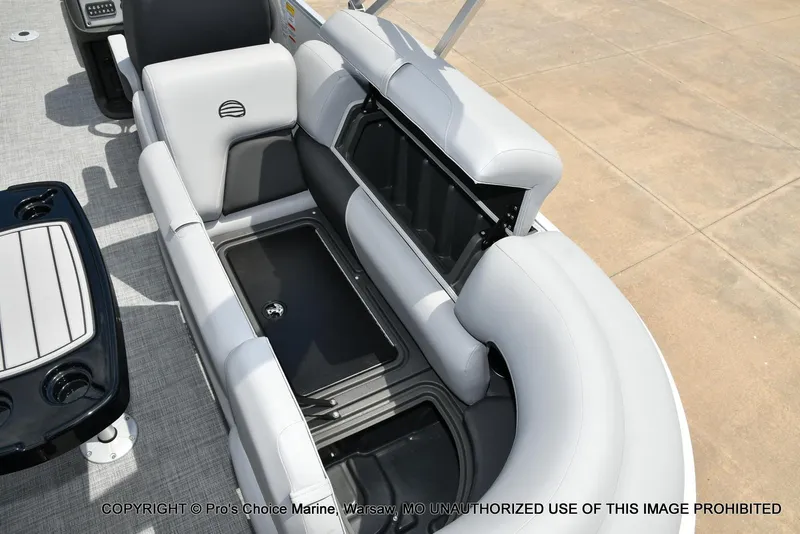 Slide: The Image of Sun Tracker Party Barge 22 DLX 2026 - 42