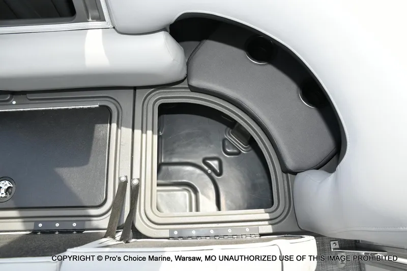 Slide: The Image of Sun Tracker Party Barge 22 DLX 2026 - 43