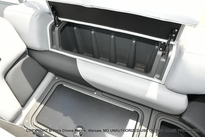 Slide: The Image of Sun Tracker Party Barge 22 DLX 2026 - 44