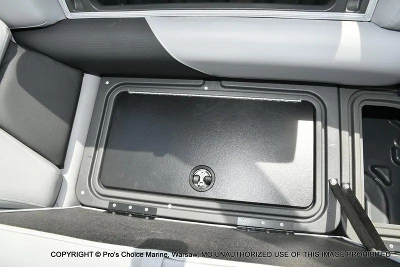 Slide: The Image of Sun Tracker Party Barge 22 DLX 2026 - 45