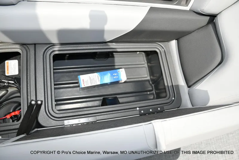 Slide: The Image of Sun Tracker Party Barge 22 DLX 2026 - 50