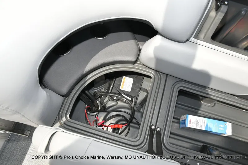 Slide: The Image of Sun Tracker Party Barge 22 DLX 2026 - 51