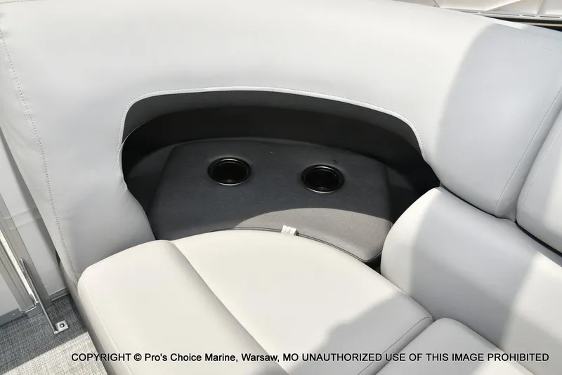 Slide: The Image of Sun Tracker Party Barge 22 DLX 2026 - 52