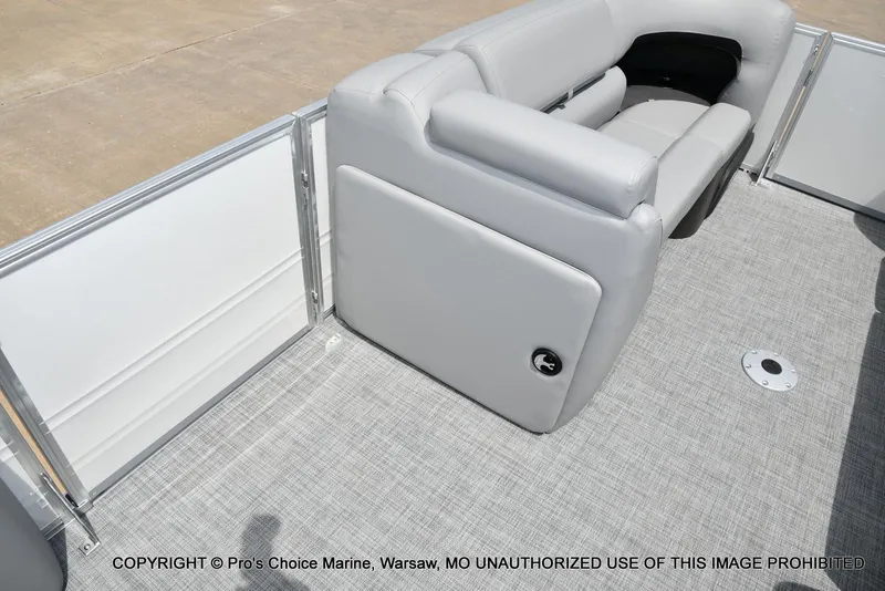 Slide: The Image of Sun Tracker Party Barge 22 DLX 2026 - 57