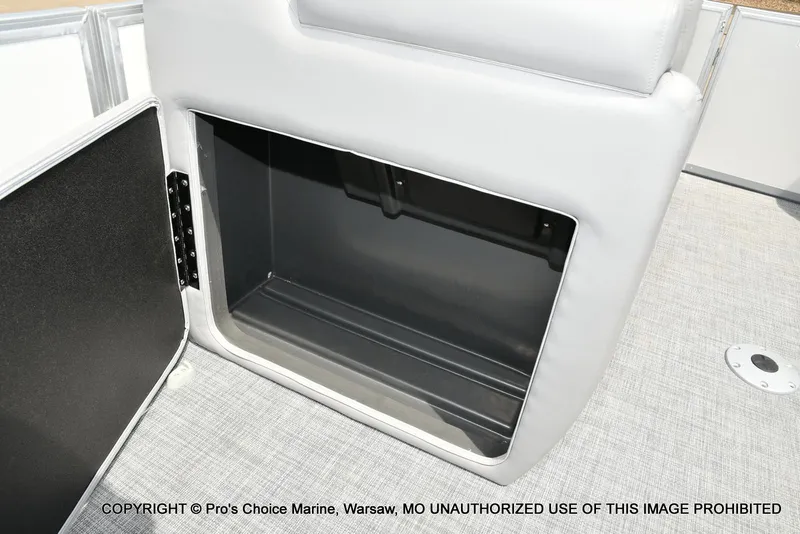 Slide: The Image of Sun Tracker Party Barge 22 DLX 2026 - 58