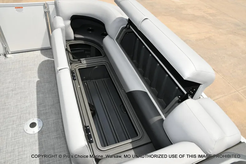 Slide: The Image of Sun Tracker Party Barge 22 DLX 2026 - 60