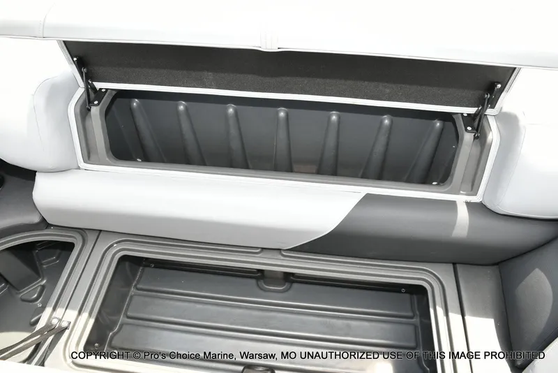 Slide: The Image of Sun Tracker Party Barge 22 DLX 2026 - 61