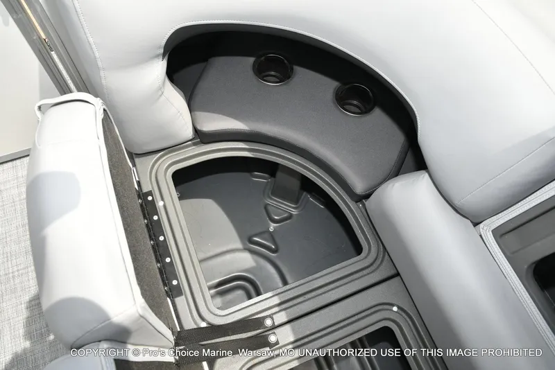 Slide: The Image of Sun Tracker Party Barge 22 DLX 2026 - 63