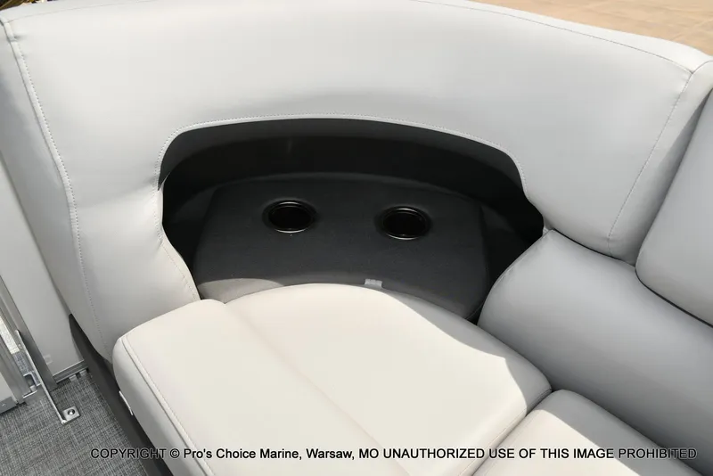 Slide: The Image of Sun Tracker Party Barge 22 DLX 2026 - 64