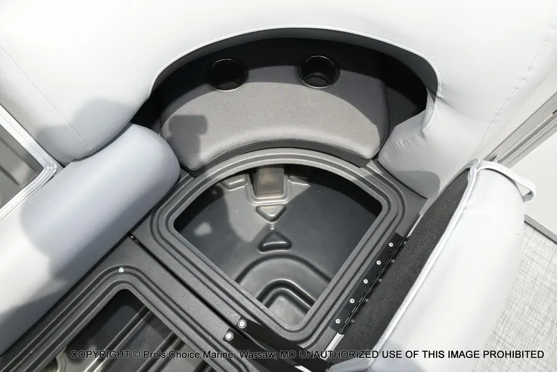 Slide: The Image of Sun Tracker Party Barge 22 DLX 2026 - 69