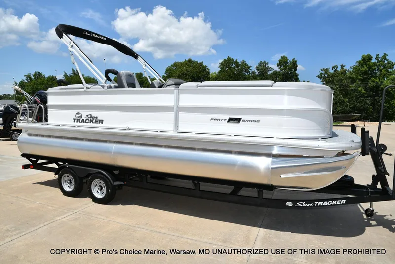 Slide: The Image of Sun Tracker Party Barge 22 DLX 2026 - 73