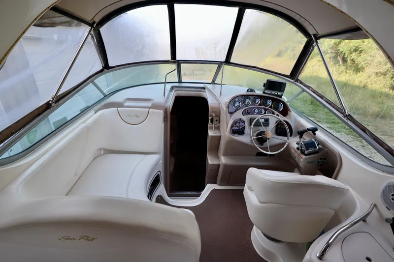 Slide: The Image of Sea Ray 280 Sundancer 2003 - 16