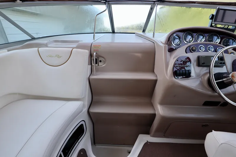 Slide: The Image of Sea Ray 280 Sundancer 2003 - 17