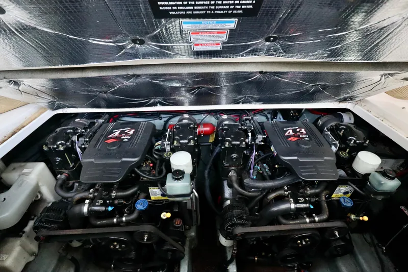 Slide: The Image of Sea Ray 280 Sundancer 2003 - 21