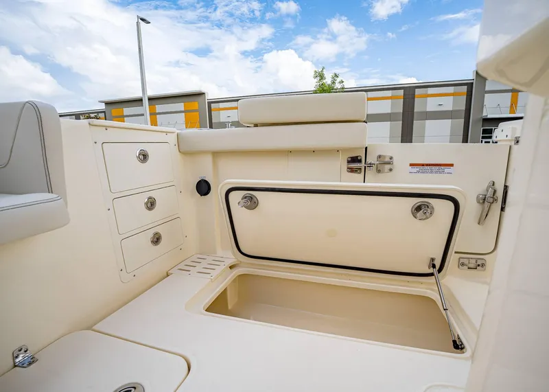 Slide: The Image of Scout 305 LXF 2026 - 15