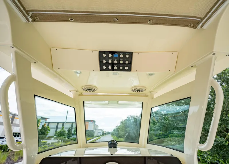 Slide: The Image of Scout 305 LXF 2026 - 27