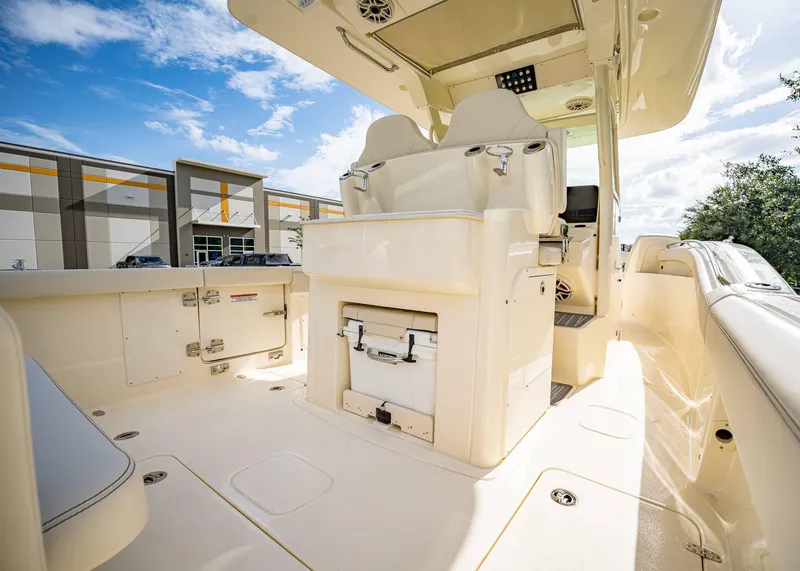 Slide: The Image of Scout 305 LXF 2026 - 9