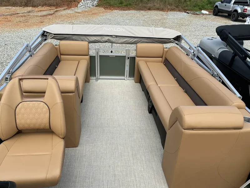 Slide: The Image of Avalon VLS 23 QUAD LOUNGER 2025 - 4