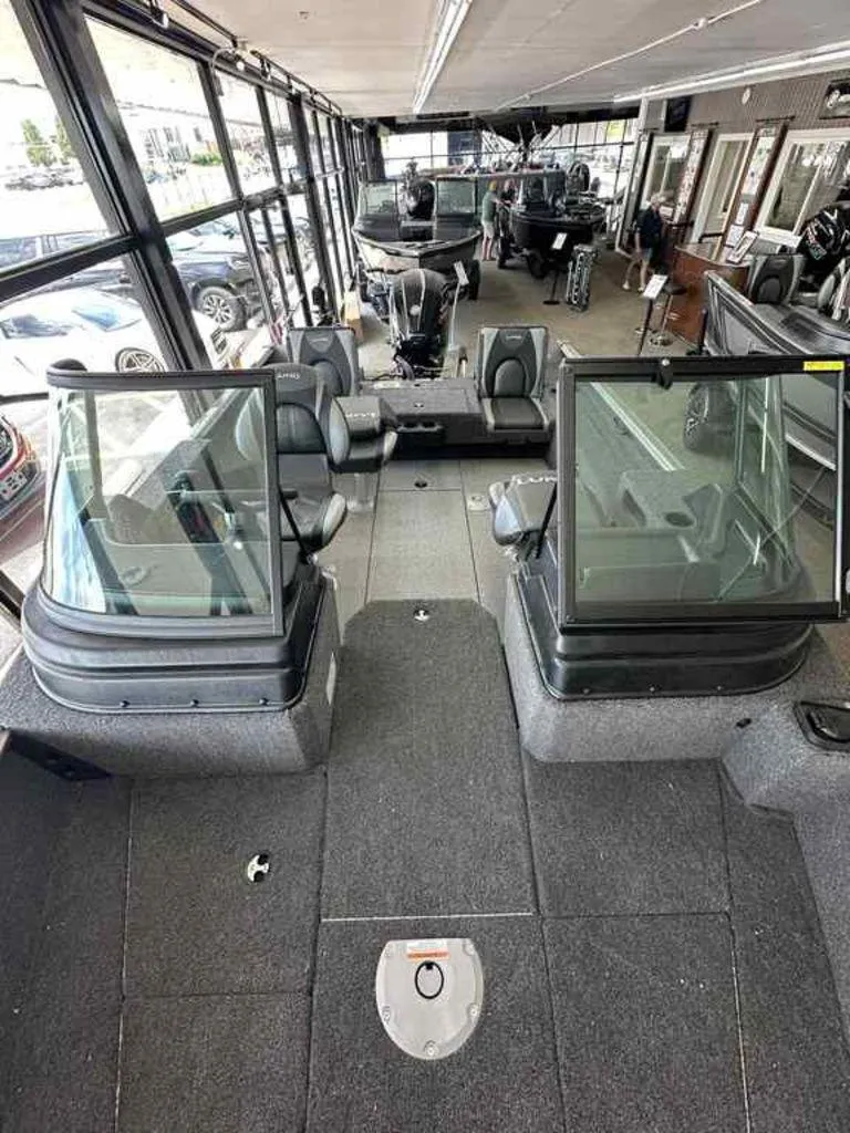 Slide: The Image of Lund 1775 Impact XS Sport 2025 - 4