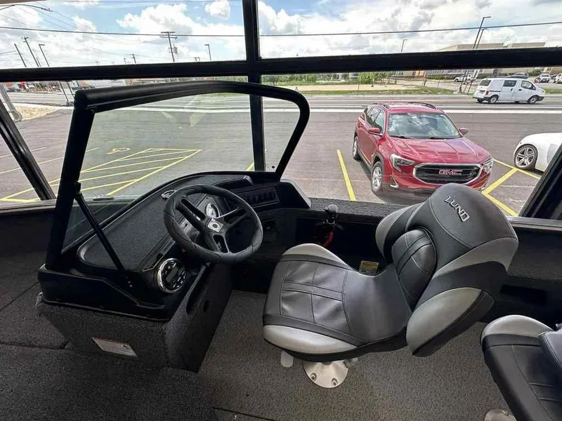 Slide: The Image of Lund 1775 Impact XS Sport 2025 - 5