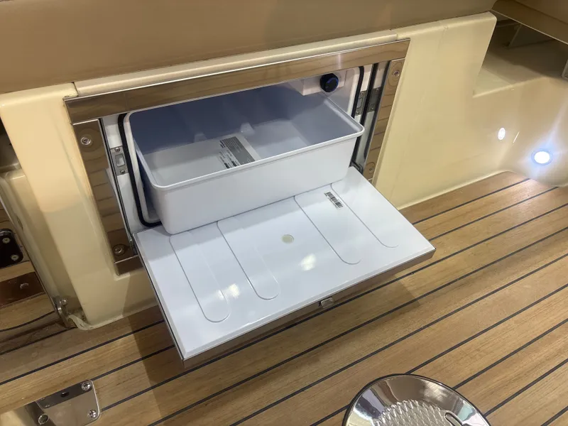 Slide: The Image of Chris-Craft Launch 31 GT 2026 - 15