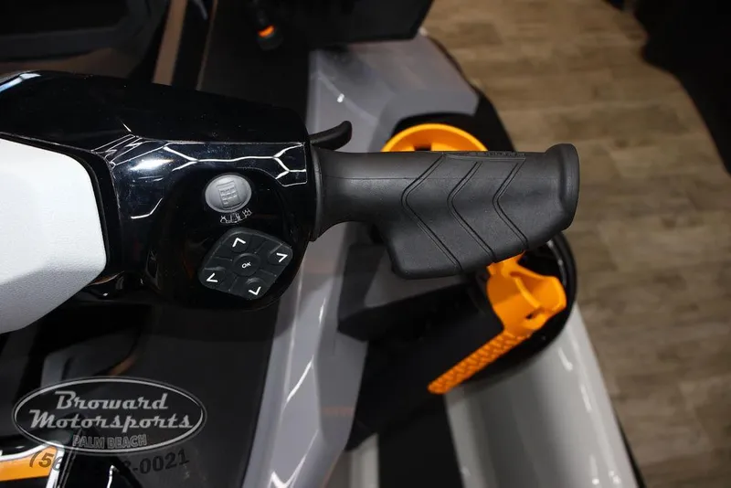 Slide: The Image of Sea-Doo FishPro Trophy 170 2025 - 14