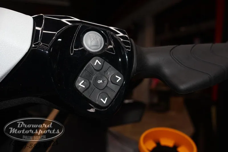 Slide: The Image of Sea-Doo FishPro Trophy 170 2025 - 15