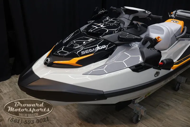 Slide: The Image of Sea-Doo FishPro Trophy 170 2025 - 8