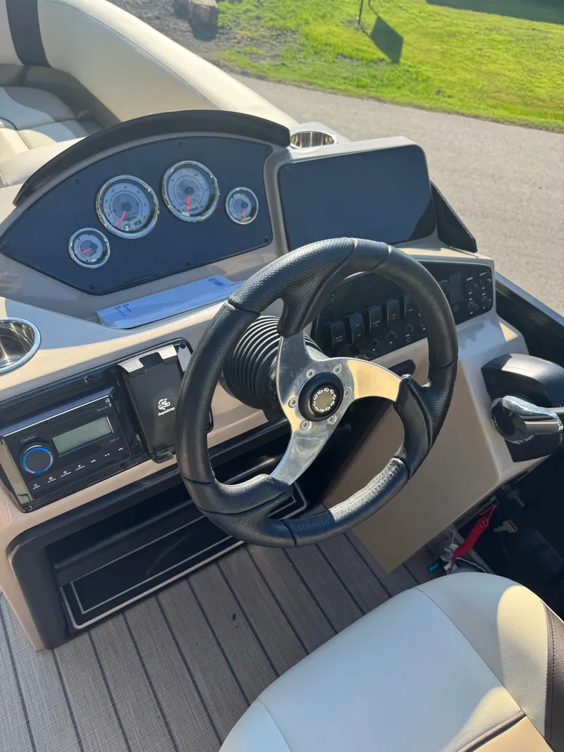 Slide: The Image of SunCatcher Select 322SS 2025 - 3