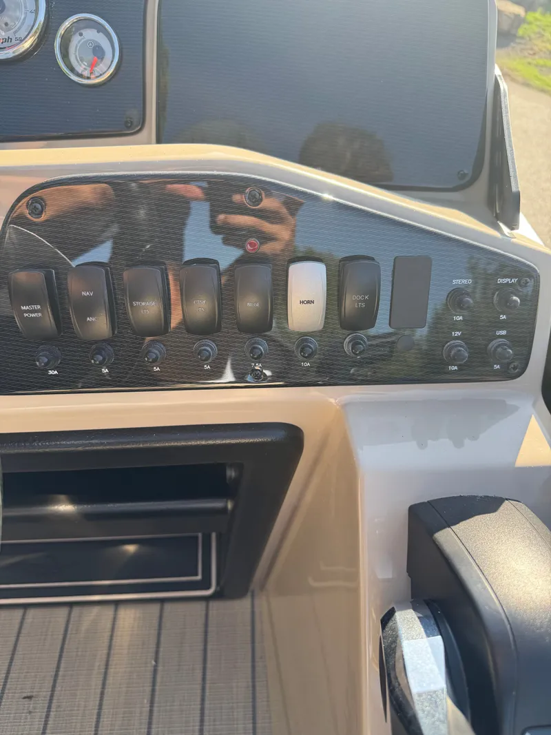 Slide: The Image of SunCatcher Select 322SS 2025 - 5