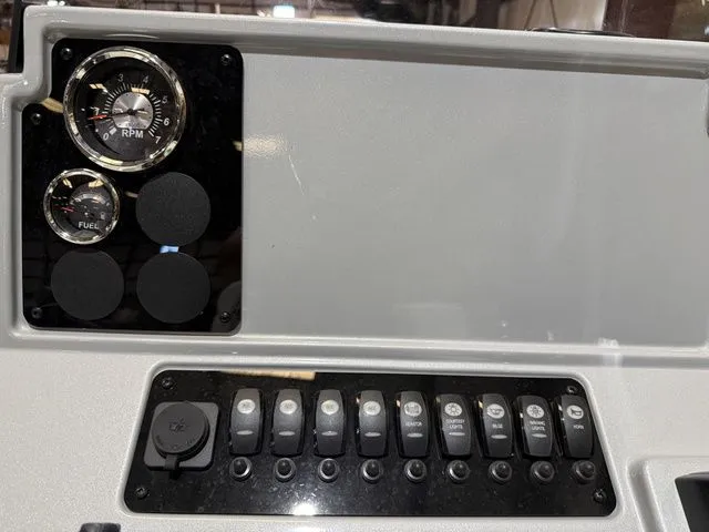 Slide: The Image of Excel Bay Pro Elite 220 W/Yamaha 175 "SHO" 2026 - 12