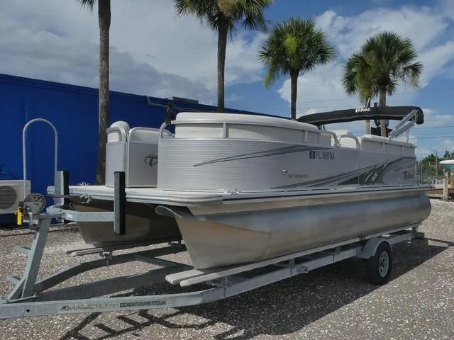 The Image of Tahoe SLT Quad Lounge 20' 2021 - 1