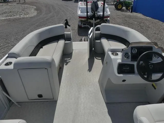 Slide: The Image of Tahoe SLT Quad Lounge 20' 2021 - 15