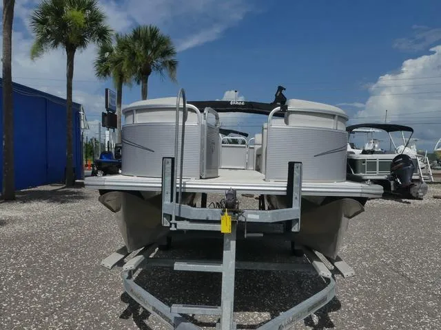 Slide: The Image of Tahoe SLT Quad Lounge 20' 2021 - 2