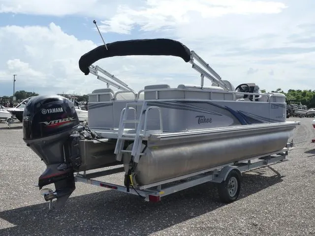 Slide: The Image of Tahoe SLT Quad Lounge 20' 2021 - 4