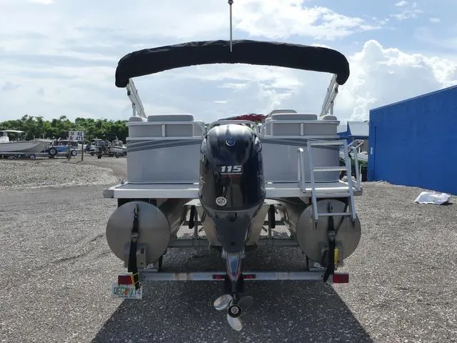 Slide: The Image of Tahoe SLT Quad Lounge 20' 2021 - 5