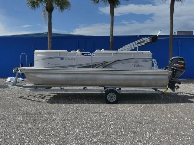 Slide: The Image of Tahoe SLT Quad Lounge 20' 2021 - 7