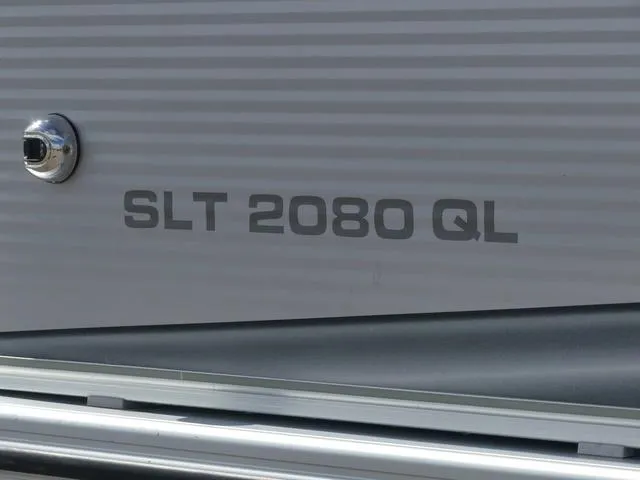 Slide: The Image of Tahoe SLT Quad Lounge 20' 2021 - 9